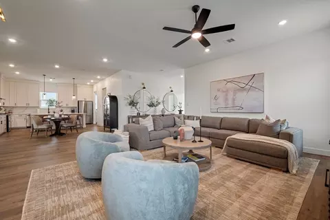 Living - 1908 Greenbrier Ct, Rosenberg, TX 77471 photo 1 of 2