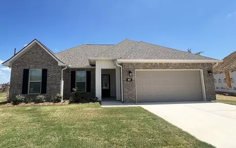 809 Venecia Dr, Bossier City, LA 71111