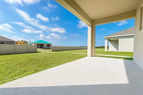 Exterior - 4638 Hawthorn Ave, Parrish, FL 34219 photo 6 of 9