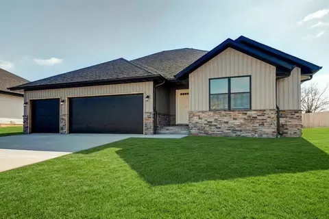 822 S Ridgemont Dr, Nixa, MO 65714