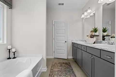 Bath - 573 Pemberton St, Kingston, GA 30145 photo 2 of 4