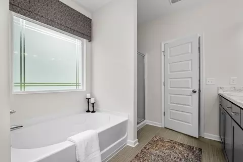Bath - 573 Pemberton St, Kingston, GA 30145 photo 1 of 4