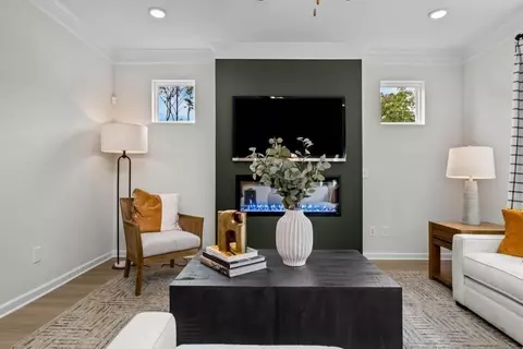 Living - 573 Pemberton St, Kingston, GA 30145 photo 2 of 11