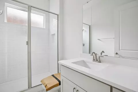 Bath - 122 Alvin Dr, Buda, TX 78610 photo 5 of 6