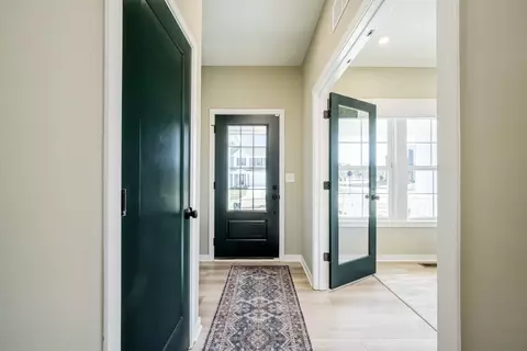 Entry Way - 105 Sycamore Dr, Circleville, OH 43113 photo 2 of 7