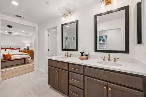 Bath - 2684 Wesley Way, Chico, CA 95973 photo 3 of 3