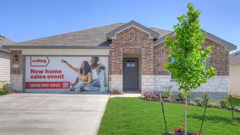 477 Cottonmouth Ln, Seguin, TX 78155