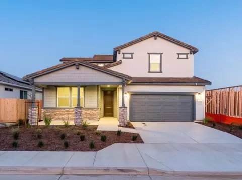 556 N Montana De Oro St, Tulare, CA 93274