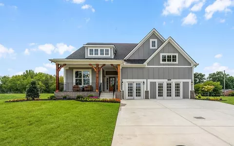 Exterior - 7904 Pine St, Fairview, TN 37062 photo 7 of 11
