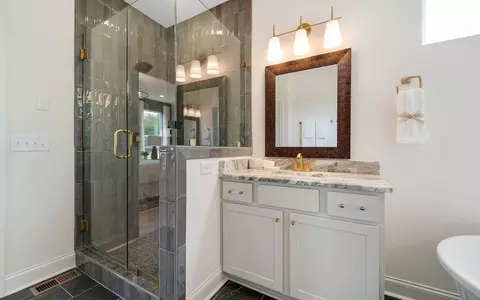 Bath - 7904 Pine St, Fairview, TN 37062 photo 7 of 14