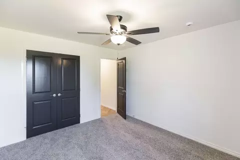 Bedroom - 932 Hydrangea Way, Edmond, OK 73034 photo 7 of 10