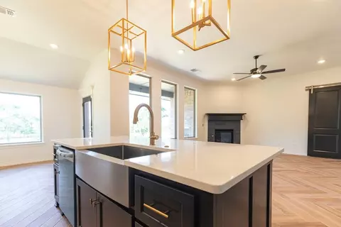 Kitchen - 932 Hydrangea Way, Edmond, OK 73034 photo 7 of 18