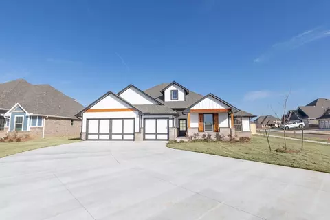 Exterior - 932 Hydrangea Way, Edmond, OK 73034 photo 3 of 31
