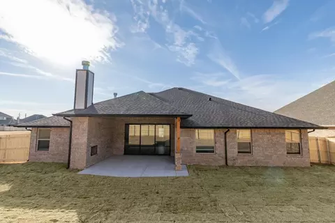 Exterior - 932 Hydrangea Way, Edmond, OK 73034 photo 23 of 31