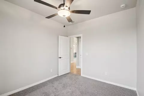 Bedroom - 932 Hydrangea Way, Edmond, OK 73034 photo 4 of 10