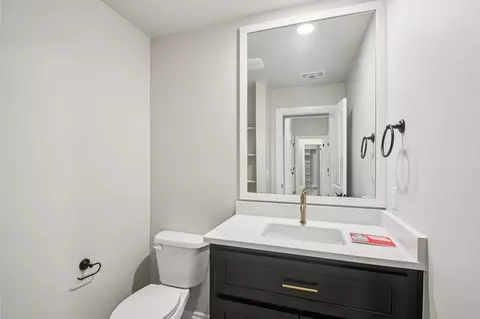 Bath - 932 Hydrangea Way, Edmond, OK 73034 photo 6 of 19