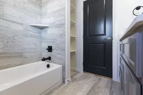 Bath - 932 Hydrangea Way, Edmond, OK 73034 photo 11 of 19