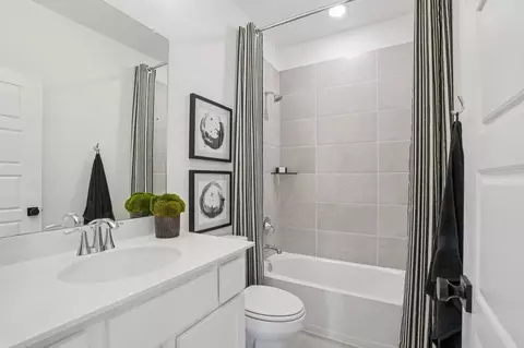 Bath - 2012 Grey Birch Pl, Aledo, TX 76008 photo 3 of 4