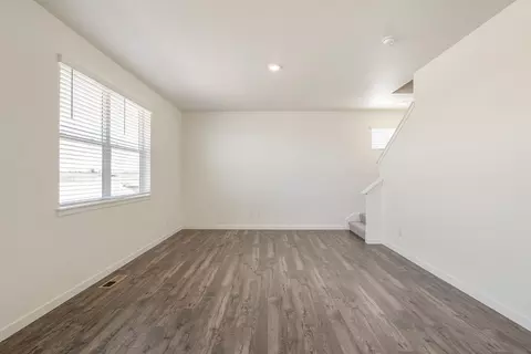 Living - 957 Andrews Crest Dr, Berthoud, CO 80513 photo 2 of 5