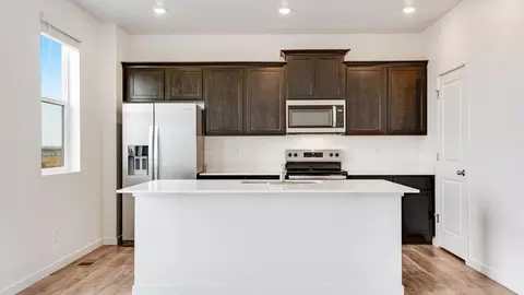 Kitchen - 957 Andrews Crest Dr, Berthoud, CO 80513 photo 2 of 3