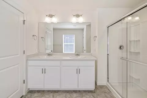 Bath - 957 Andrews Crest Dr, Berthoud, CO 80513 photo 2 of 3