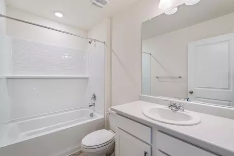 Bath - 957 Andrews Crest Dr, Berthoud, CO 80513 photo 3 of 3