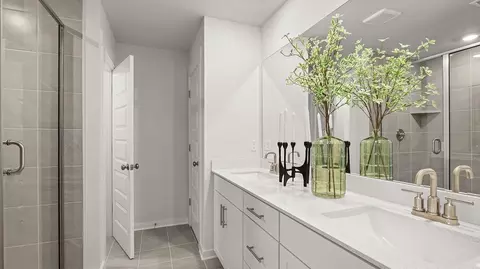 Bath - 3413 Dench Dr, Murfreesboro, TN 37130 photo 2 of 7
