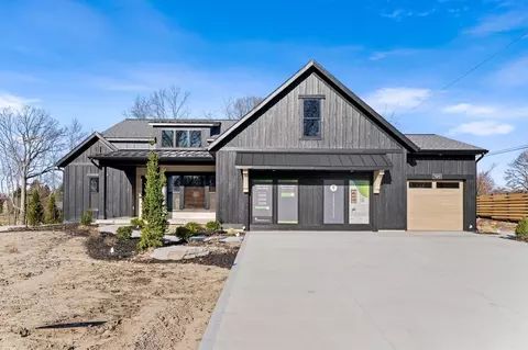 7609 Clementine Ave, Byron Center, MI 49315