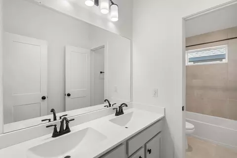 Bath - 202 Painters Ridge Ct, Willis, TX 77318 photo 2 of 4