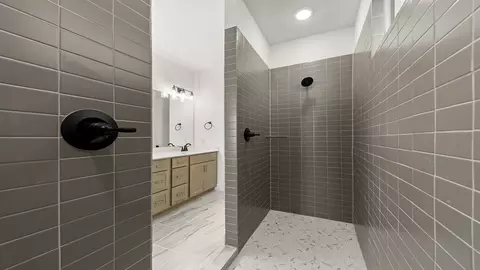 Bath - 701 Wicklow Ct, Celina, TX 75009 photo 4 of 5