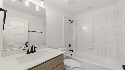Bath - 701 Wicklow Ct, Celina, TX 75009 photo 5 of 5