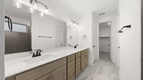 Bath - 701 Wicklow Ct, Celina, TX 75009 photo 2 of 5