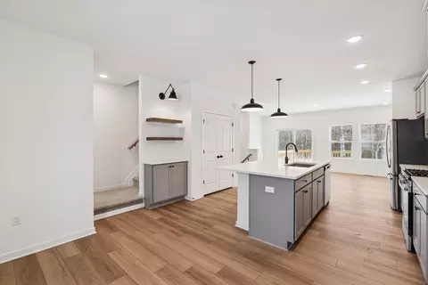 Entry Way - 32 Silverbell Ave, Berlin, NJ 08009 photo 3 of 4