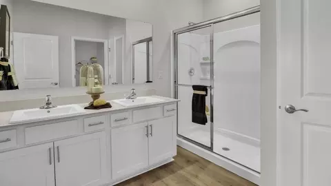 Bath - 1926 Willoughby Ave, Springfield, OH 45503 photo 2 of 11