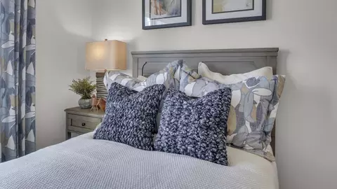 Bedroom - 1926 Willoughby Ave, Springfield, OH 45503 photo 9 of 23