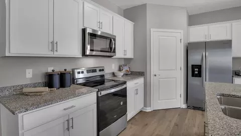 Kitchen - 1926 Willoughby Ave, Springfield, OH 45503 photo 3 of 11