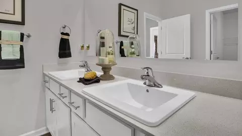 Bath - 1926 Willoughby Ave, Springfield, OH 45503 photo 5 of 11