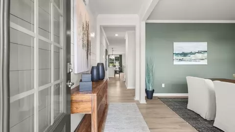 Entry Way - 1926 Willoughby Ave, Springfield, OH 45503 photo 5 of 11