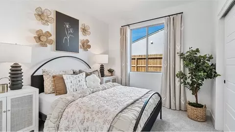 Bedroom - 3918 Wagon Way, Shafter, CA 93263 photo 7 of 8