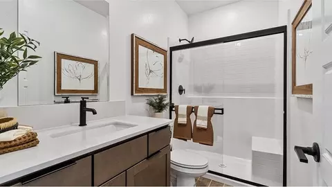 Bath - 3918 Wagon Way, Shafter, CA 93263 photo 4 of 5