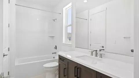 Bath - 1719 Central Pkwy, Dublin, CA 94568 photo 4 of 5