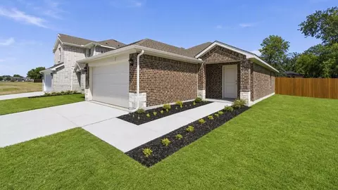 1919 Glory Dr, Bonham, TX 75418