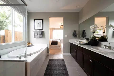 Bath - 785 Peters Rd S, Madera, CA 93636 photo 1 of 1