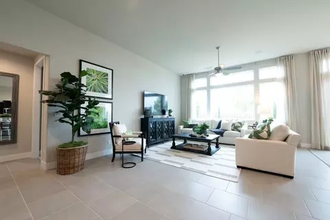 Living - 785 Peters Rd S, Madera, CA 93636 photo 1 of 4