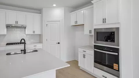 Kitchen - 417 Eagle Canyon Dr, Leander, TX 78641 photo 5 of 9
