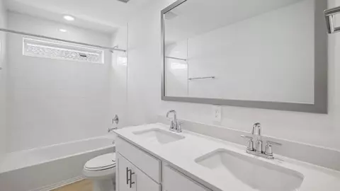 Bath - 417 Eagle Canyon Dr, Leander, TX 78641 photo 4 of 6