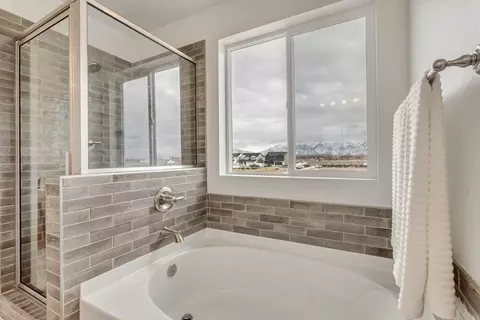 Bath - 2106 W 2530 N, Clinton, UT 84015 photo 1 of 5