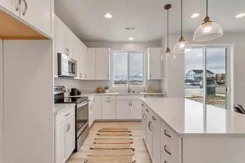 Kitchen - 2106 W 2530 N, Clinton, UT 84015 photo 1 of 4