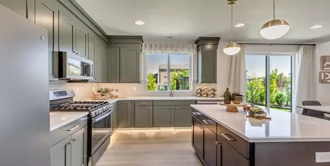 Kitchen - 2106 W 2530 N, Clinton, UT 84015 photo 4 of 4