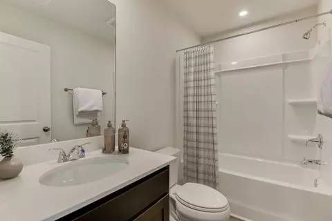 Bath - 271 Sparrow Ln, Thomson, GA 30824 photo 2 of 4